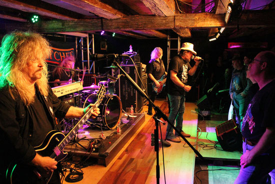 Hell Yeah! Beim Auftritt von Molly Hatchet krachte es ordentlich unterm Gebälk.