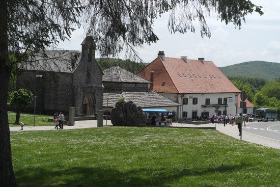 vista della chiesa di Roncisvalle