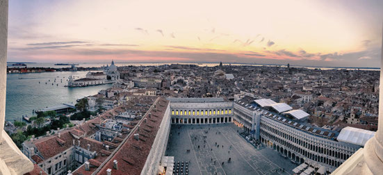 Ausblick auf den Markusplatz und Dogenpalast