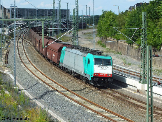 Als Umleiter durchfährt ein Leerkohlezug um Zuglok E 186 131-9 Chemnitz Hbf. in Richtung Zwickau (27. Juni 2014) 