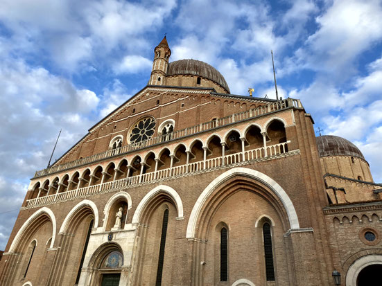 Facciata della chiesa di Sant'Antonio a Padova