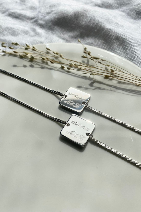 deux bracelets collection Forma en argent gravés Bridesmaid 