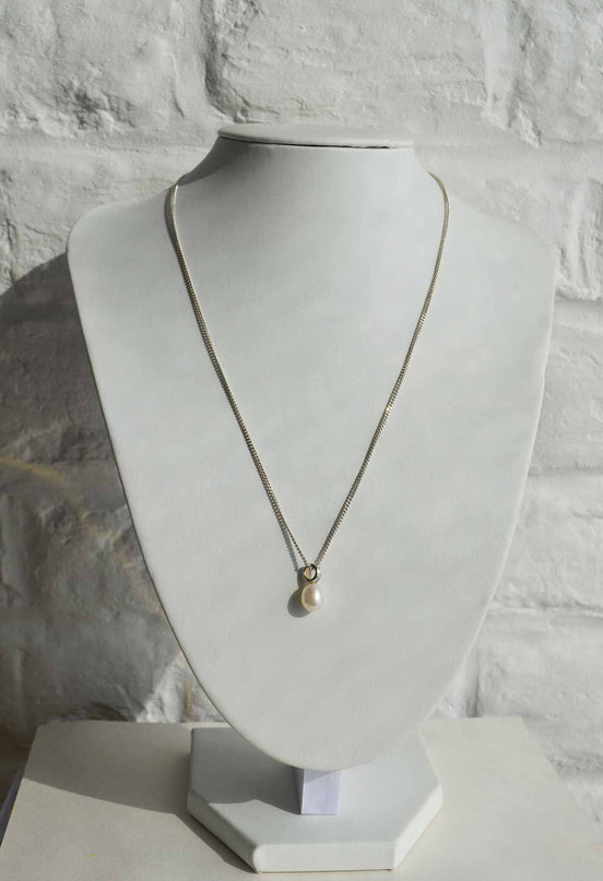 chaine en argent avec perle d'eau douce blanche