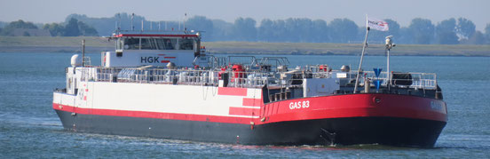  Gastanker: LPG-gastanker met drukhoudende cilindertanks aan dek