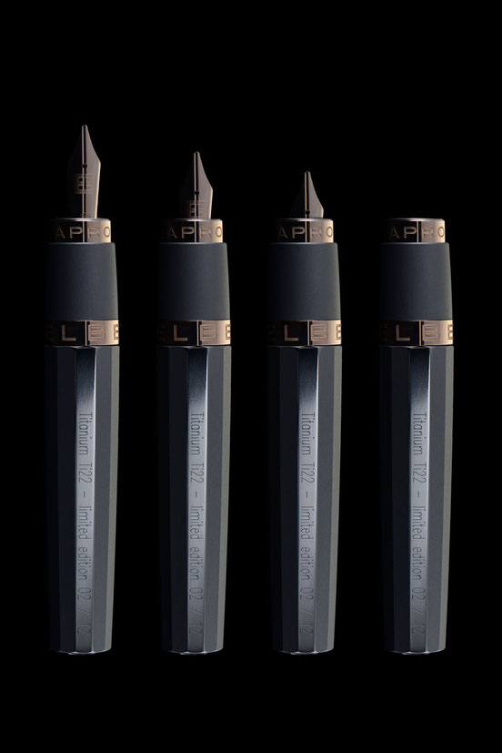 Produkte fotografieren KLAPROTH TITANIUM TI22 FOUNTAIN PEN TITANIUM OR GOLD 1.3 NIB PATENTED OPENING SYSTEM