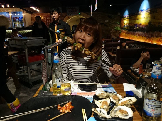 この羊肉串はココの目玉品かな!?ゴツゴツの羊肉がグッサリと刺さってます。