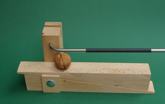 Der neue Nussknacker ermöglicht ein hohes Arbeitstempo. Im Bild die Handwerker-Version. 72 € inkl. Mwst.