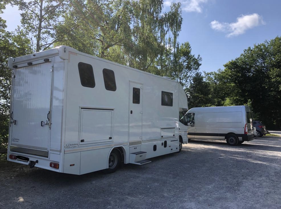 «Gratis-Camping» auf dem Bubiker Egelsee-Parkplatz (Bild: buebikernews)