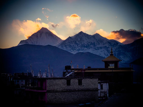 Ein wahnsinniger abendlicher Ausblick auf den Dhaulagiri