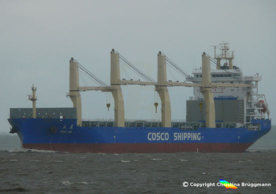 COSCO Shipping Mehrzweck-/ Schwergutfrachter TIAN HUI zum Erstbesuch in Hamburg, 23.06.2018