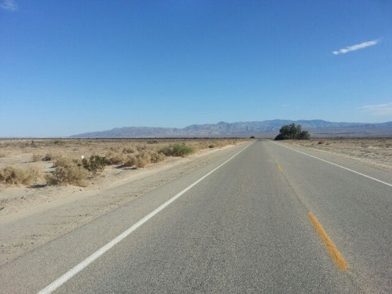 Auf dem Weg in durch die Wüste