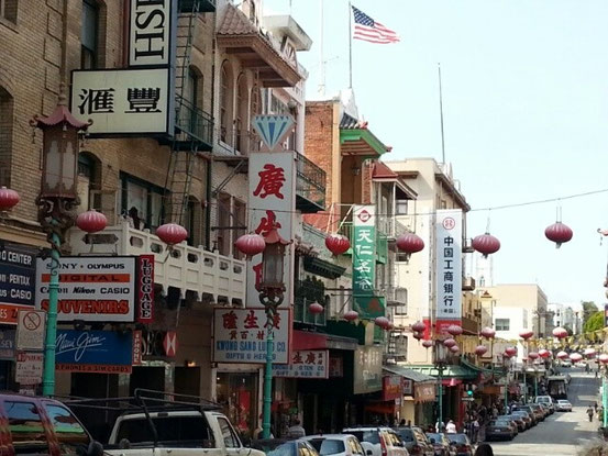 Abschluss der Tour, neben einem nochmaligen Stopp an der Golden Gate, war dann China Town. Am Ende sind wir froh, dass wir diese Tour gemacht haben, da wir einen tollen Guide hatten, die uns echt viel erzählen konnte.
