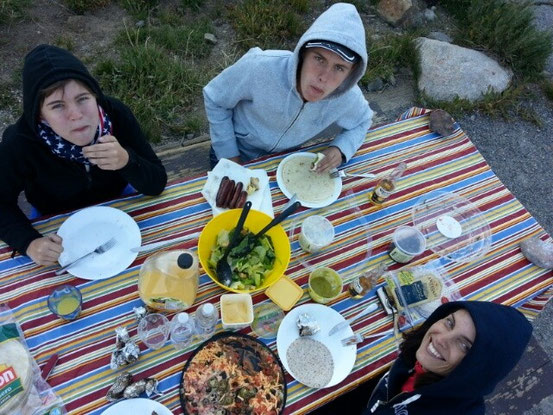 Typisches Abendessen nach einem anstrengenden Erlebnistag.