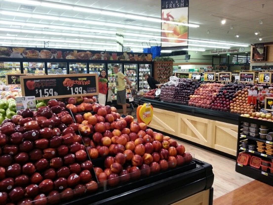 noch schnell Lebensmittel einkaufen' bevors zum ersten Campingplatz geht.