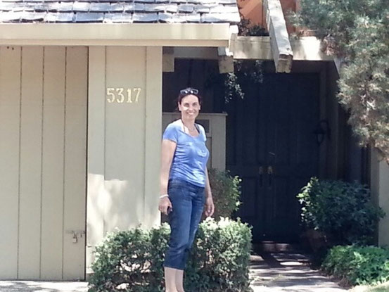 ...mal schauen wer hier nun wohnt - leider kein Name mehr an der Tür. Da werden Erinnerungen wach :-) 