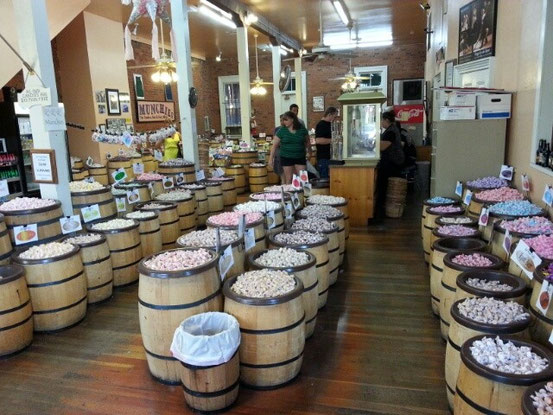 ....und witzige Läden sehen (das sind Bonbons) - hat sich schon einiges verändert, in den letzten 21 Jahren...