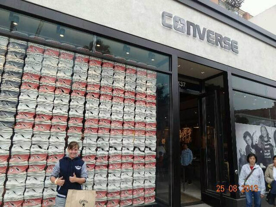 Hier findet Lisa endlich Ihre Wunsch Converse,...