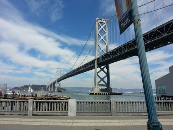 Die Oakland Bay Bridge von der San Francisco Seite, nachdem wir drüber gefahren sind. War das vollkommene Verkehrschaos mit jenseits Stau...