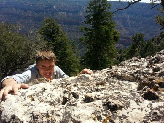 Felix bei der Bezwingung des Grand Canyon - gleich ist er oben.... :-) 
