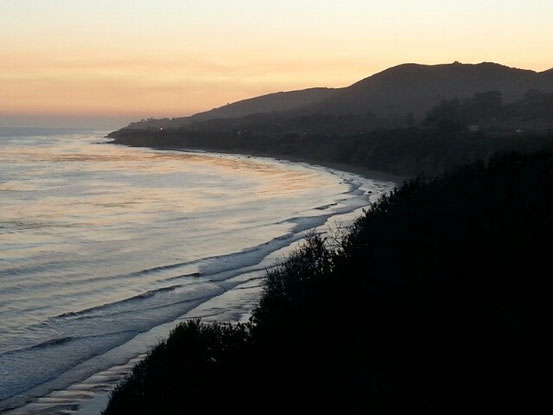 ....daher gibt es nicht so viele Bilder, da wir nur faul am Strand lagen :-) - zumindest der Sonnenuntergang vom Campingplatz aus,