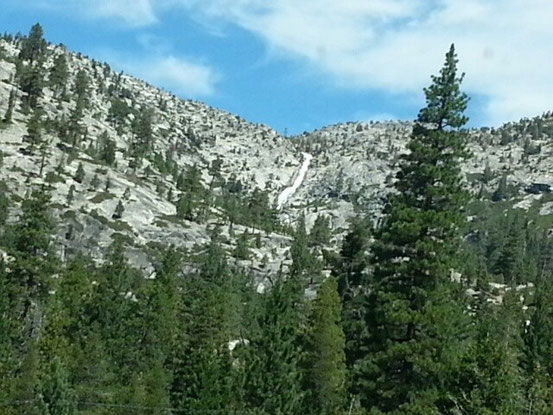 Auf dem Weg von Lake Tahoe nach Sacramento sind wir in El Dorado an einem tollen Wasserfall vorbei gekommen.