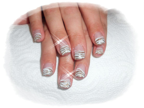 Golenes Glitzer mit Zebra Stamping in weiß