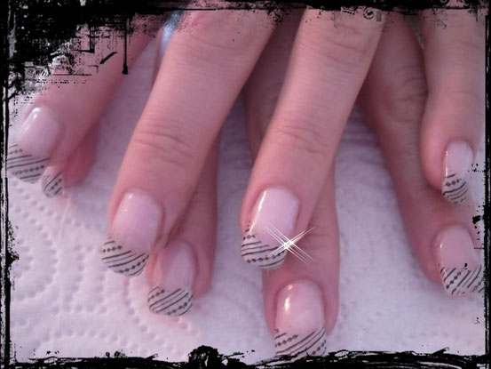 Perlmut French mit schwarzen Stamping