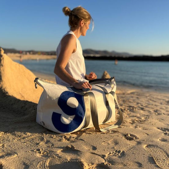 Segeltuchtasche aus recyceltem Segel mit maritimem Design – Windkontor Fehmarn