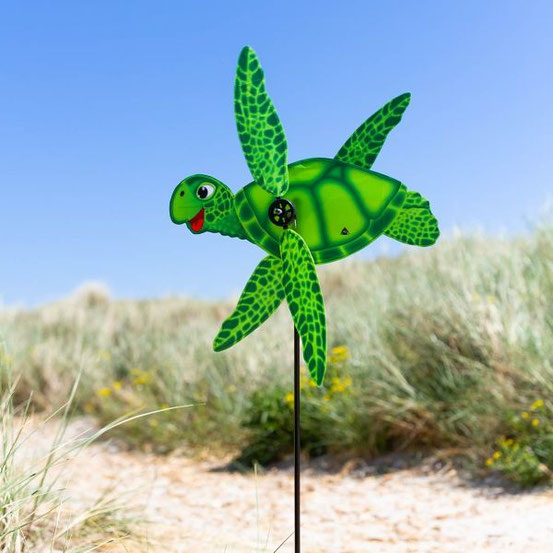 Farbenfrohes Windspiel für Garten und Balkon aus Stoff