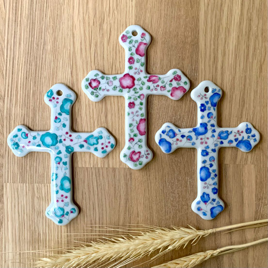 Croix murales liberty vert céladon, rose,  bleu