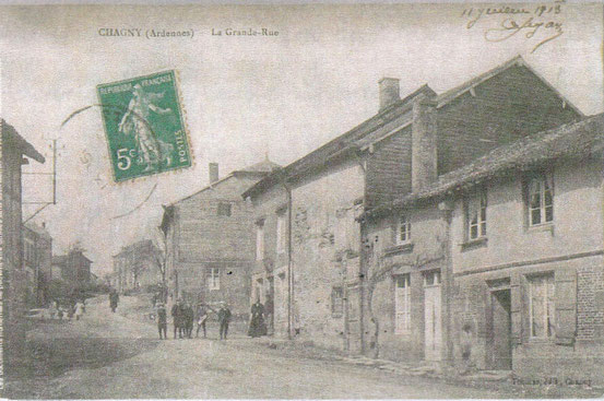 La grande rue au tout début du XXème siècle. Coll. D.Allary