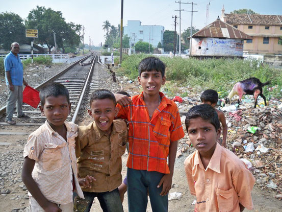 Indien India Müll Trash Trichy Slum