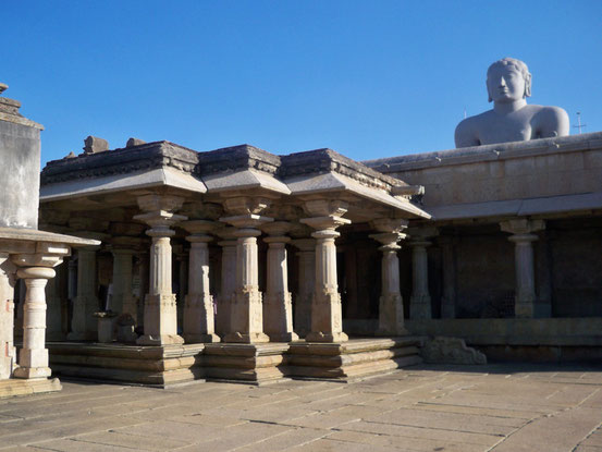 Gommateshvara, Vindhyagiri Tempel Shravana Belagola India Indien Karnataka Tempel Mandir