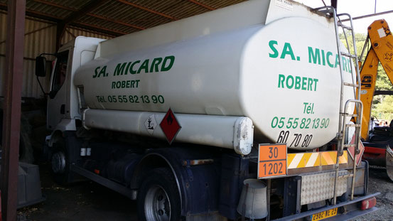 camion de livraison de fuel domestique de micard 