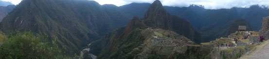 Vues panoramiques imprenables sur la vallée depuis le Machu-Picchu