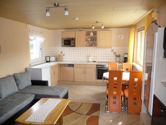 FH-Wohnzimmer/Küche