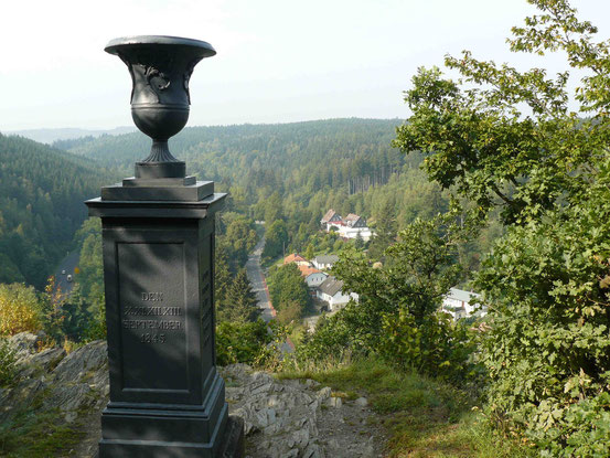 Verlobungsurne auf dem Klippenweg zwischen Alexisbad und Mägdesprung