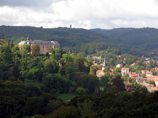 Blick vom Großvaterfelsen auf Blankenburg und das Schloss