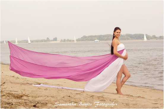 Samantha Baylis Fotografie Schwangerschaft Babybauch Belly Kleid