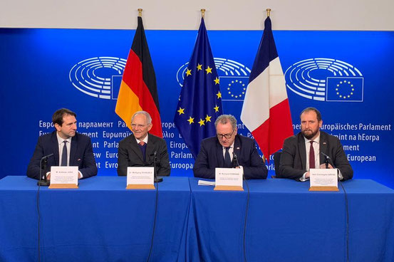 Andreas Jung mit den beiden Parlamentspräsidenten sowie seinem französischen Kollegen Christoph Arend