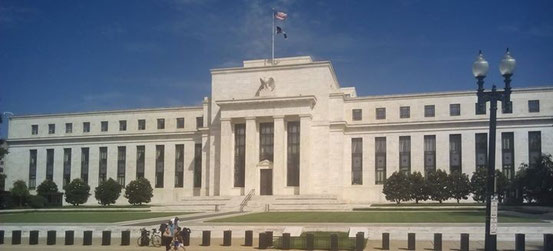 Eine Vollgeldreform würde die Macht der Zentralbanken erheblich ausweiten, und die der Geschäftsbanken minimieren.