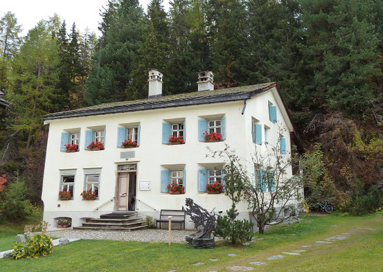 Haus in Sils-Maria, in dem Nietzsche während der Sommermonate 1881–1888 ein Zimmer bewohnte.