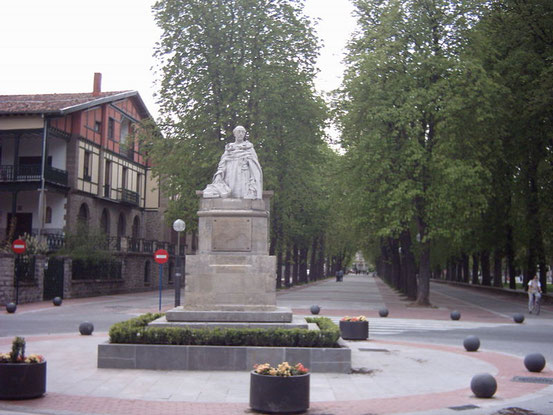 Francisco de Vitoria, Statue in Vitoria