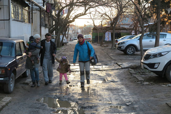 Notre petite famille aboptive a Baku : Dilara, Ziya et leurs enfants Oruz et Feraye