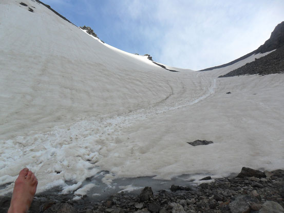 La piste de luge, c'est rapide jusqu'au moment ou il faut sortir de la neve a moitie fondue pieds nus