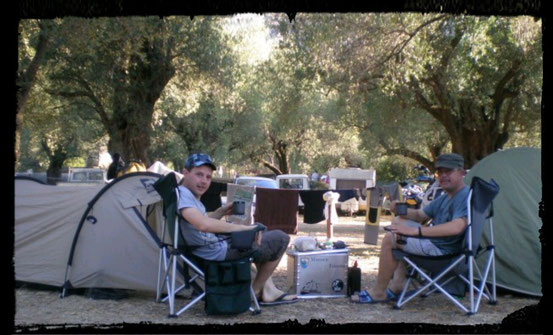 Camping unter Olivenbäumen