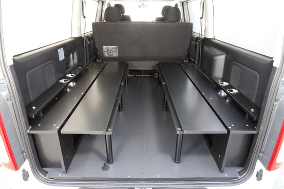 NV350キャラバン用の完全組み立て式の本格ベッドキットで、車中泊やキャンピングを楽しむことができます