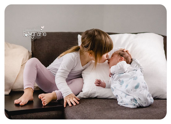 Newbornshooting, Neugeboerenenfotos, Homeshooting, Sachsen, Thüringen, Dresden, Erfurt, Leipzig, Chemnitz, Zwickau, Aue, Familienfotos, Geschwisterfotos