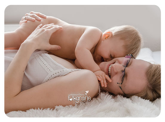 stillfotos, babybilder, fotograf zwickau, familienfotos, neugeborenenfotos, lichtbildkuenstlerei, kätheliebtaugust,mama tochter