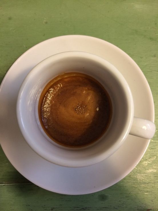 Gut gelungen, durchwachsene Crema. Nicht zu dunkel und nicht zu hell.